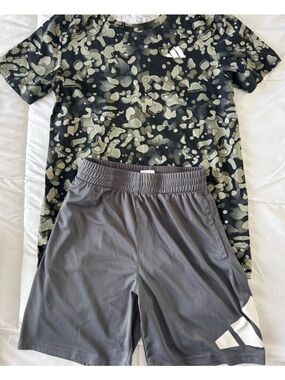 adidas Boys Camo Tee & Gray Athletic Shorts Set - Black/Olive/Gray Bundle